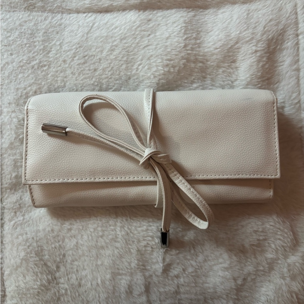 White wallet/accessories holder